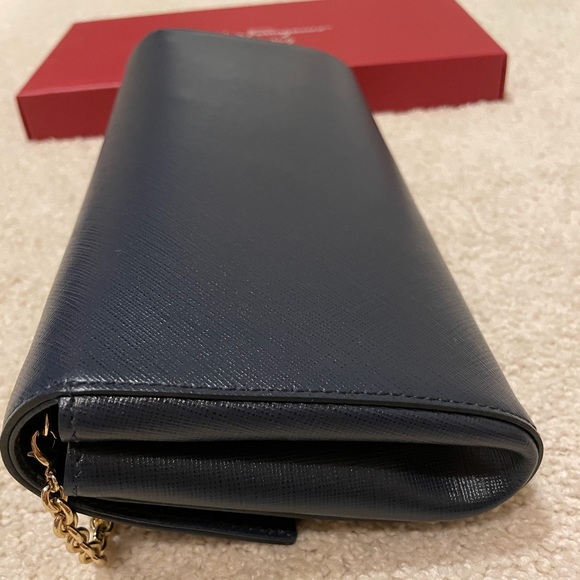 Salvatore Ferragamo navy clutch - Picture 5 of 7